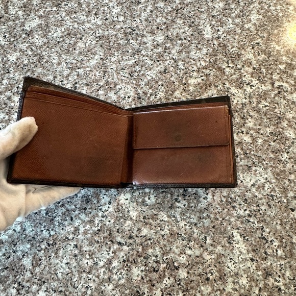 - Louis Vuitton, men's monogram, bifold, wallet, vintage - Picture 7 of 15